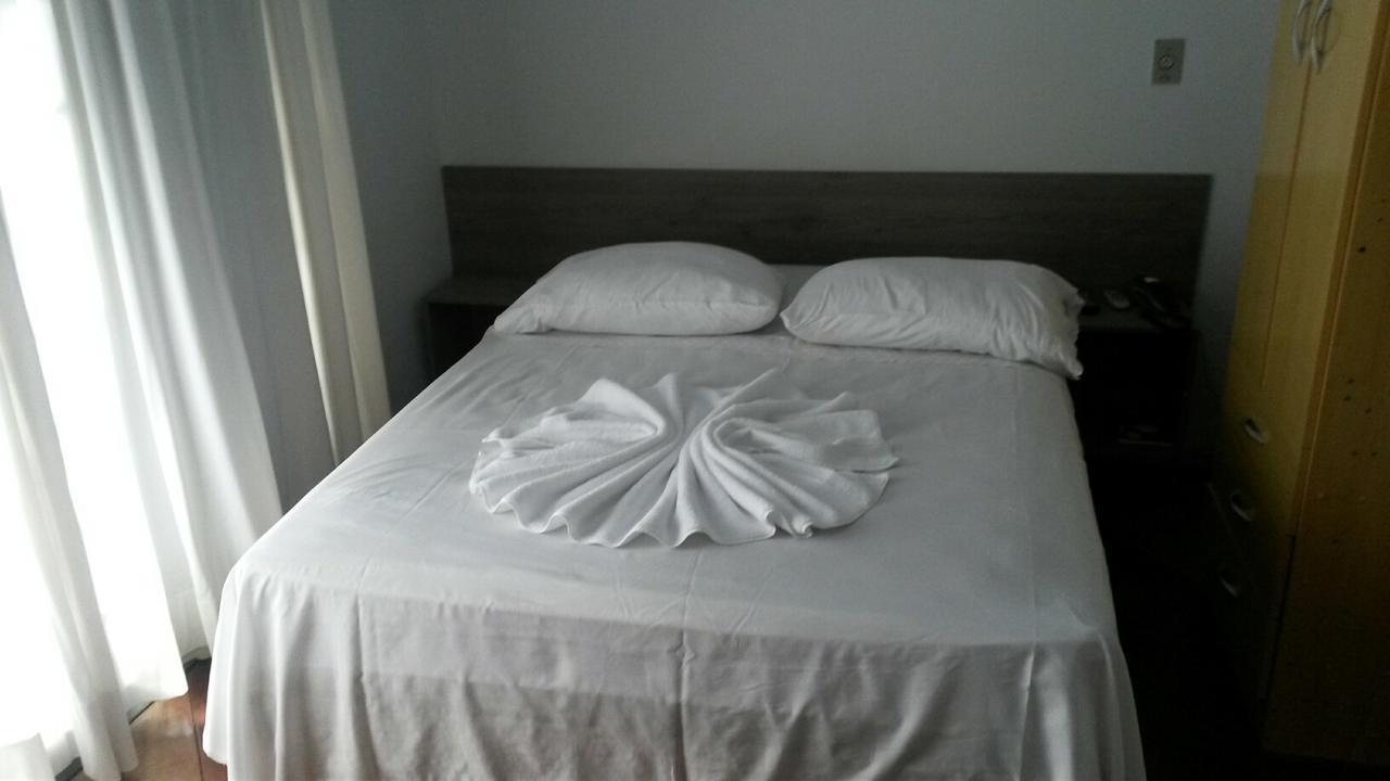 Rocha'S Hotel กัวราปัววา ภายนอก รูปภาพ
